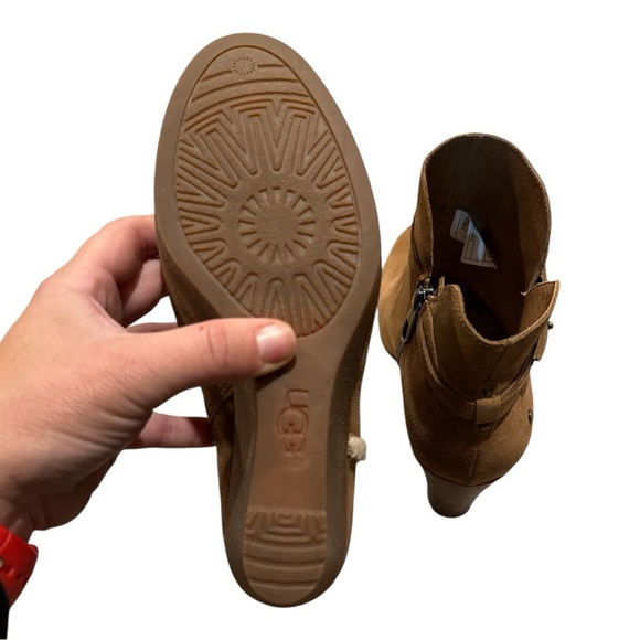 Like New - UGG Alexandra Water Resistant Wedge Bootie - Suede Chestnut - Size 9 - Picture 5 of 6